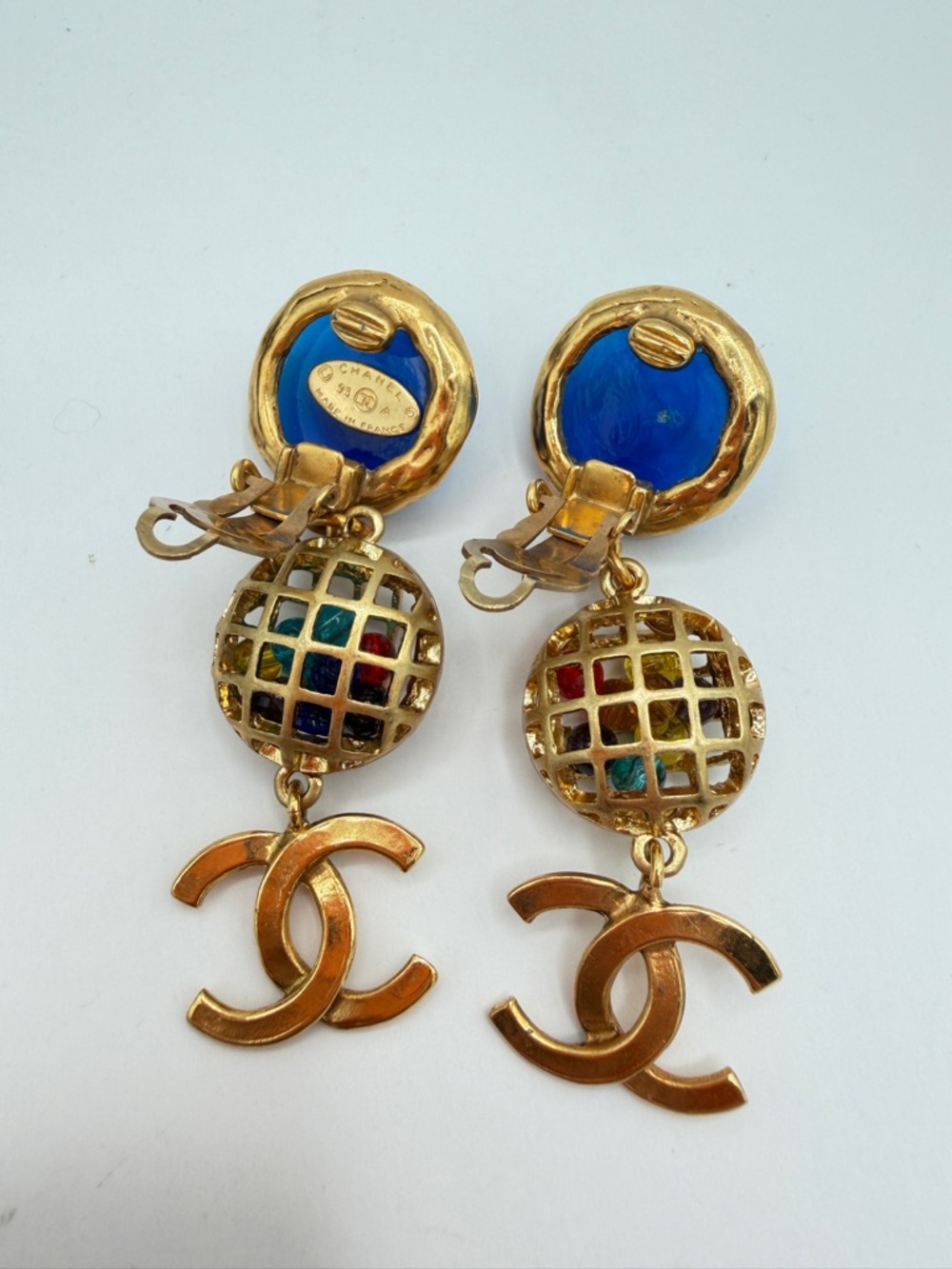 CHANEL Vintage Cage Multicolored Beads Gold Drop ClipOn Earrings Blue Gripoix CC - Picture 8 of 11